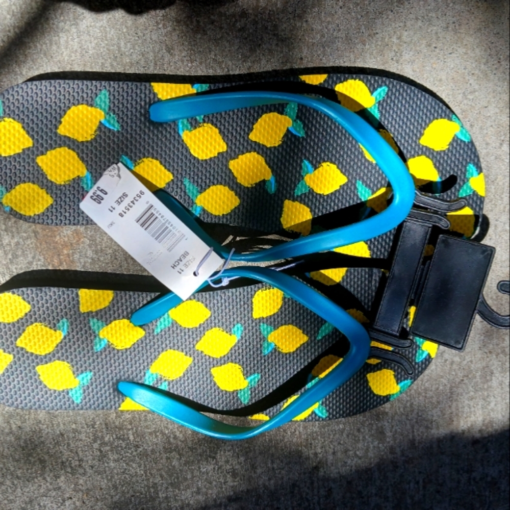Lemon print flip flops size 11